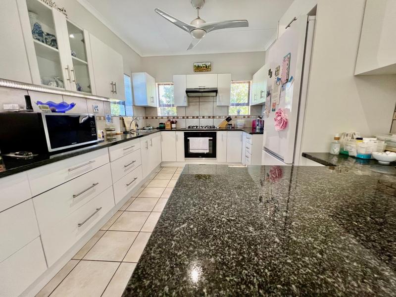3 Bedroom Property for Sale in Stilbaai Wes Western Cape